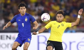 Đá hỏng phạt đền, tiền đạo Thái Lan nhận vô số 'gạch đá'