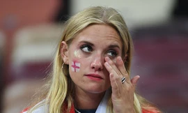 Nỗi buồn của CĐV khi chứng kiến đội nhà thất bại trước Croatia.