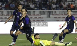 Các cầu thủ U22 Campuchia ăn mừng bàn thắng.