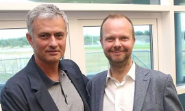 Phó chủ tịch Ed Woodward tiết lộ việc M.U sẽ không sa thải Mourinho.