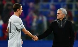 HLV Mourinho gây sốc với ý định sử dụng Matic