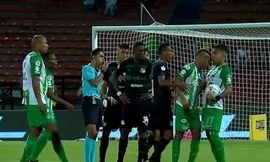 Jeison Lucumi đã bị truất quyền thi đấu vì hành vi đáng xấu hổ.