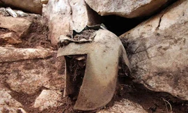 Chiếc mũ giáp cổ.