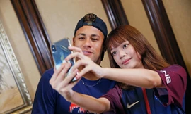 Đến Trung Quốc, Neymar được dàn mỹ nhân bủa vây