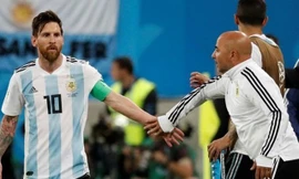 HLV Sampaoli khẳng định không có xích mích với siêu sao Lionel Messi.
