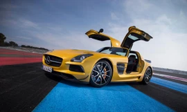 Chiếc Mercedes SLS trị giá 200.000 bảng của Messi.