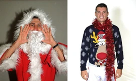 Xhaka đón Giáng sinh trong bộ đồ cực kỳ độc đáo.