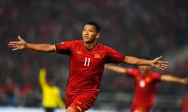 VIDEO: Anh Đức đánh đầu tung lưới Thái Lan