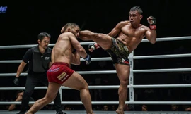 Robin Catalan ra đòn hạ đo ván đối thủ.