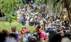 Chật vật tại các điểm vui chơi ở Hà Nội ngày lễ 30/4 - 1/5