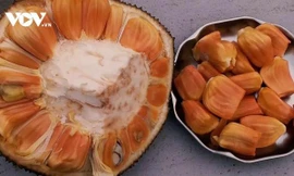 Mít ruột đỏ 'tràn' xuống lề đường, cẩn trọng bị lừa