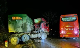 Xe đầu kéo tông ô tô khách ở Tuyên Quang, hai tài xế thương vong