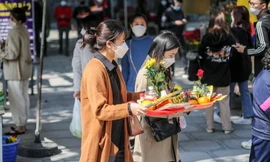 Tới chùa Hà cầu duyên trong ngày lễ tình nhân