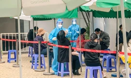 F0 tăng nhanh, điểm xét nghiệm COVID-19 tại Hà Nội đông từ sáng đến chiều tối