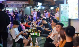 Chủ quán ăn, nhà hàng phấn khởi đón khách sau 21 giờ đêm