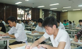 Thí sinh dự thi tại trường ĐH Sư phạm Kỹ thuật TP HCM. Ảnh: Quang Phương