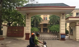 Ngoài những người bị xử lý hình sự, nhiều lãnh đạo, cán bộ khác tại Hòa Bình cũng phải nhận kỷ luật vì liên quan gian lận thi.