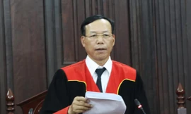 Thẩm phán Nguyễn Trí Tuệ tuyên án giám đốc thẩm vụ Hồ Duy Hải.
