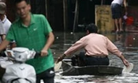 Hà Nội sắm thuyền máy đi trên phố