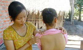 Chị Huệ và cháu Huyền