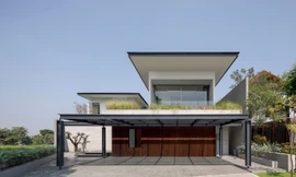 Biệt thự luôn mát mẻ và ngập ánh sáng nhờ cách tận dụng hướng Tây độc đáo