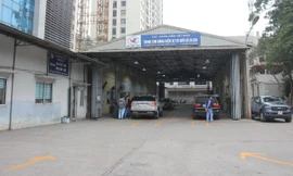 Cảnh chưa từng thấy tại nhiều trung tâm đăng kiểm Hà Nội ngày cuối năm 