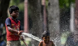 Nắng nóng cực đoan thiêu đốt Ấn Độ khiến gần 100 người chết: Vì đâu nên nỗi? 