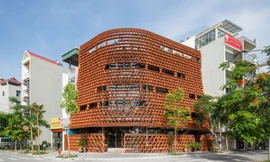 Lạ lùng ngôi nhà dùng ngói để làm tường và rèm