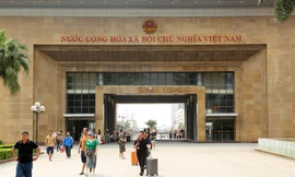 Không còn cảnh hàng nghìn khách Trung Quốc ùn ùn qua cửa khẩu Móng Cái 