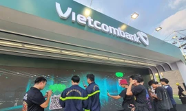 Giới trẻ thích thú trải nghiệm trò chơi ‘bắt trend’ của Vietcombank tại Sóng Festival