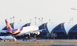 Kiểm tra an ninh nghiêm ngặt sau tin có bom trên máy bay