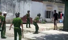 Kinh hãi cảnh nam 9X ngáo đá cầm dao gõ cửa từng phòng trọ để cướp