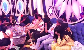70 thanh niên phê ma túy trong quán karaoke