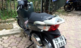 Chủ chiếc xe nói, xe bị mất khi chị vừa mua được một tuần. Ảnh: Nguyễn Hoàng