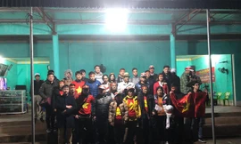 Đoàn du khách 64 người mua tour sang Thường Châu cổ vũ U23 Việt Nam song phải quay về khi đến Móng Cái