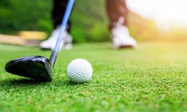 Phó cục trưởng Cục thuế Bình Định đi đánh golf tiếp xúc với F0 bị tạm đình chỉ công tác thêm 15 ngày. Ảnh minh họa