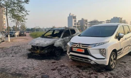 Chiếc ô tô bên trái được cho là nơi phát ra ngọn lửa.