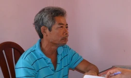 Ông Nhẹ bật khóc tại trụ sở cảnh sát