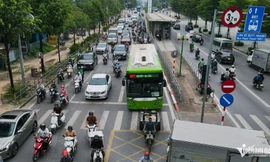 Hiện trạng vỉa hè, dải phân cách dọc tuyến buýt BRT nơi đề xuất xén bớt