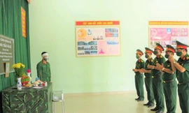 Cha mất vì COVID-19, thượng tá quân đội nén đau ở lại tuyến đầu chống dịch