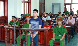 Bị cáo Nguyễn Văn Thắng chịu mức án 18 năm tù vì tội Hiếp dâm trẻ em.