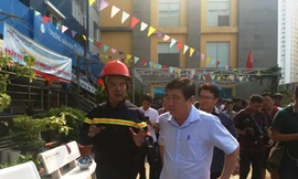 Sáng 23/3, ông Nguyễn Thành Phong, Chủ tịch UBND TP.HCM cũng đã có mặt tại chung cư Carina Plaza - nơi xảy ra hỏa hoạn