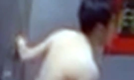 Truy tìm người đàn ông 'thoát y' đuổi theo cô gái trong đêm ở Hà Nội