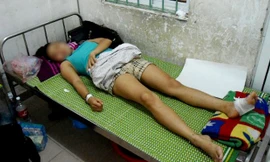 Chị Trang bị hàng chục vết đạn găm vào phía sau hai chân