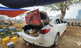 Lái ô tô đi bán xôi, bà mẹ 3 con tiếp ngàn lượt khách mỗi ngày