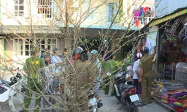 Lực lượng công an có mặt hiện trường để điều tra, làm rõ vụ việc