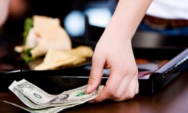 Mâu thuẫn chuyện 'tiền bo', đâm 3 nữ tiếp viên để cướp tài sản