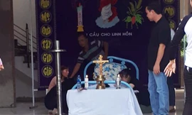 Người thân tổ chức lễ tang cho dân quân tử nạn