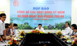 Trong chuỗi hoạt động kỷ niệm 60 năm ngày Giải phóng Thủ đô, Hà Nội sẽ bắn pháo hoa tại 30 điểm. Ảnh: Quỳnh Trang