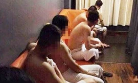 Bên trong nhà trọ của Bình khi cảnh sát kiểm tra hành chính. Ảnh: Công an cung cấp